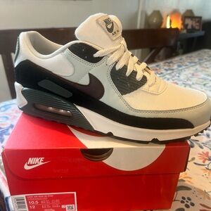Nike Air Max 90 premium in Black, White, and Gray